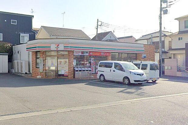 【セブンイレブン 相模原相模台6丁目店】150m 交通量の多い道路沿いの為か駐車場が広く確保されており、車での利用がしやすいお店です。