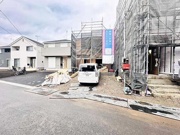 【前面道路を含む現地外観】