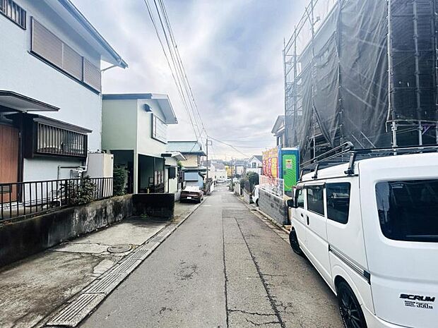 【前面道路を含む現地外観】