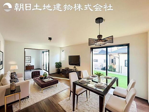 【リビング】開口部からたくさんの採光が望める快適空間となりご家族が集まりやすいリビングです。※家具等はCG合成です。