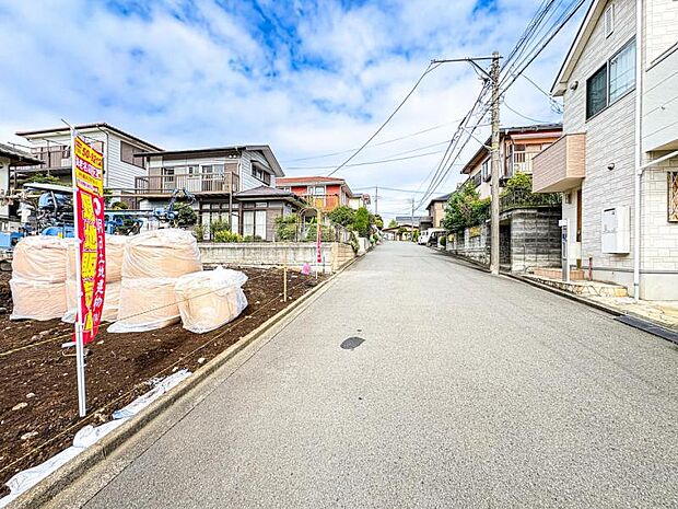 【前面道路を含む現地外観】