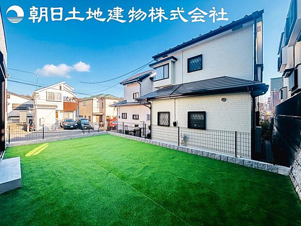 【庭】ゆったりとしたお庭先は日当たりを確保するのにも大事なスペースです。