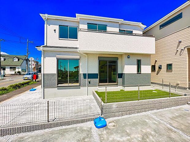 【外観:類似外観同仕様】※外壁の仕様や窓の位置などが異なります。