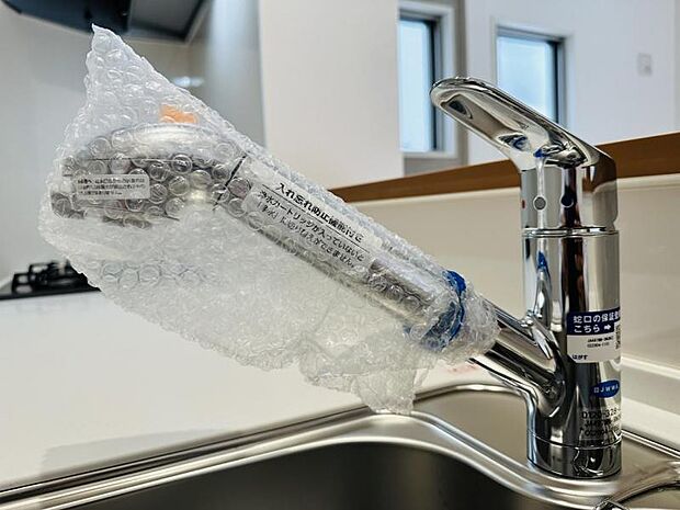 【浄水器一体型水栓】浄水器付きでいつでもおいしい水をいつでも手軽に使えます。飲み水やお料理にも安心ですね