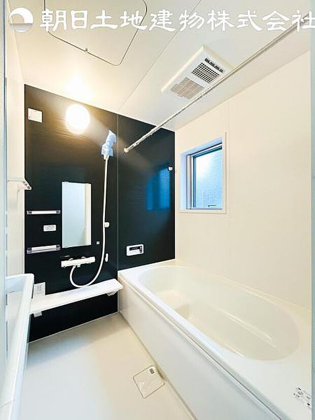 【浴室】一日の疲れを心身ともに癒してくれるリラックス空間は半身浴でゆっくりおくつろぎ頂けます。