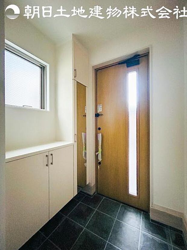 【玄関】玄関スペースもゆとりある空間を確保です。