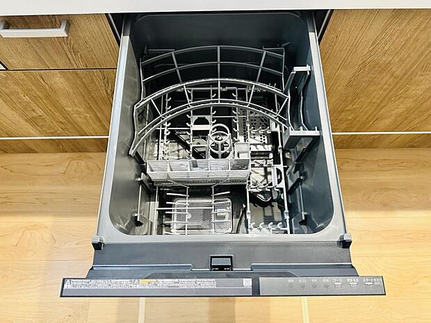 【ビルトイン食洗機】洗浄から乾燥までボタン一つで完結する食洗機付き。大変な洗い物がぐっと短く済みます!