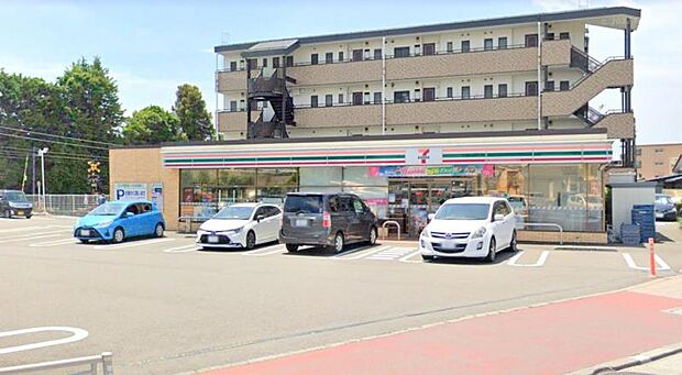【セブンイレブン　伊勢原石田店】370ｍ　とにかく店員さんの挨拶や対応が素晴らしいです。