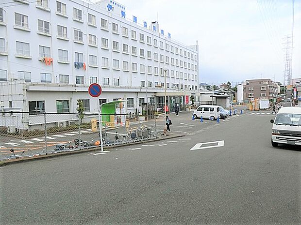 【伊勢原協同病院】2590ｍ　伊勢原駅から歩いて15分ほどのところにあります。シャトルバスも運行されています。病院内は大変広く綺麗です。院内はお食事や売店も充実しています。