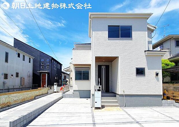 【外観：類似外観同仕様】※外壁の仕様や窓の位置などが異なります。