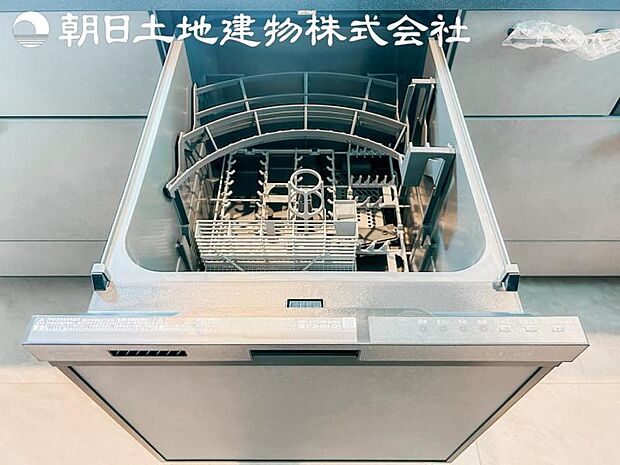 【ビルトイン食洗機】洗浄から乾燥までボタン一つで完結する食洗機付き。大変な洗い物がぐっと短く済みます！