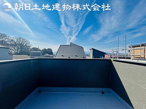 【様々な用途に活用できるルーフバルコニー】開放感あふれる美しい眺望やいつまでも見ていたくなる星の輝きを独り占め出来ます！