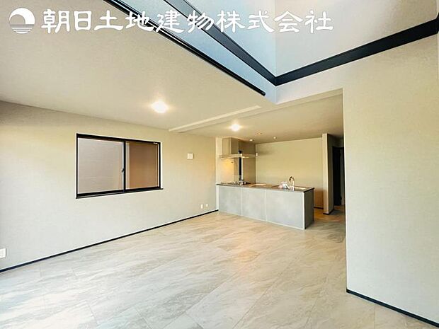 【リビング】ご家族の一日のはじまりも一日の終わりも、いつもこの空間から。お家のなかで特にこだわって頂きたい空間です。