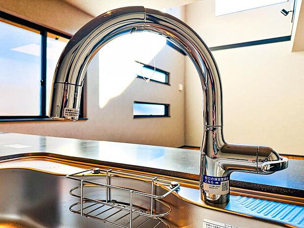 【浄水器一体型水栓】浄水器付きでいつでもおいしい水をいつでも手軽に使えます。飲み水やお料理にも安心ですね