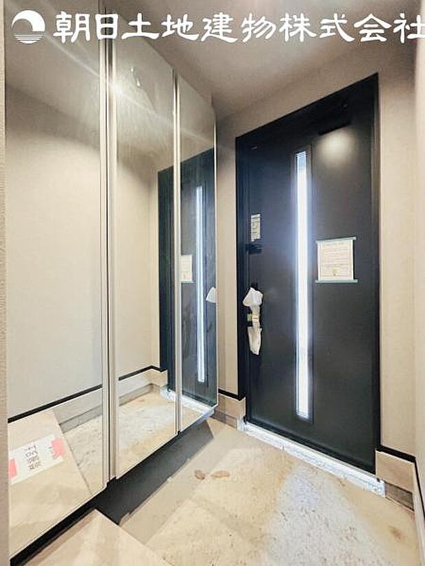 【玄関】玄関スペースもゆとりある空間を確保です。