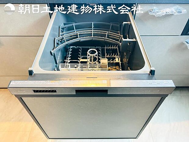 【ビルトイン食洗機】洗浄から乾燥までボタン一つで完結する食洗機付き。大変な洗い物がぐっと短く済みます!