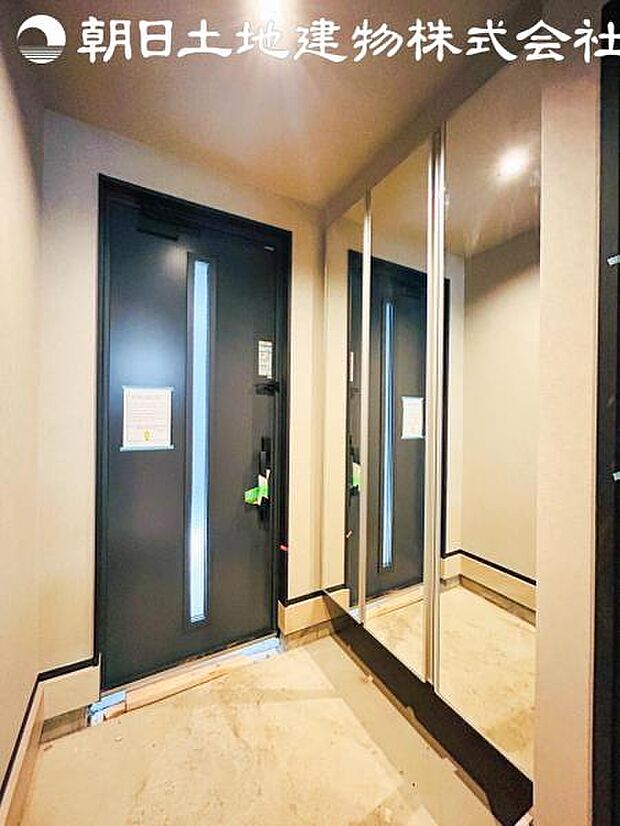 【玄関】玄関スペースもゆとりある空間を確保です。