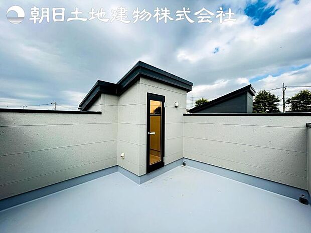 【バルコニー】スカイバルコニー付です。見晴らしは時間や時期によって様々な表情をみせてくれますので飽きません。