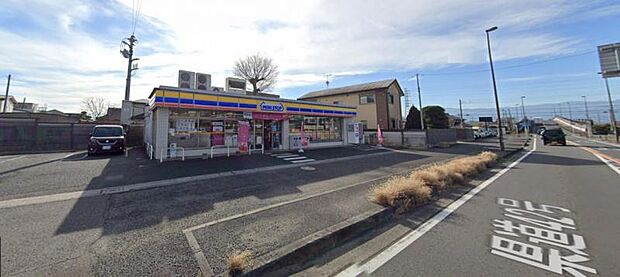 【ミニストップ　座間座架依橋店】700ｍ　駐車場が広く停めyいので利用しやすいです。ソフトクリームが美味しいです。