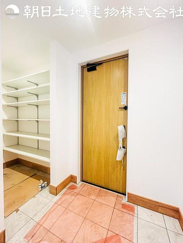 【玄関】玄関スペースもゆとりある空間を確保です。