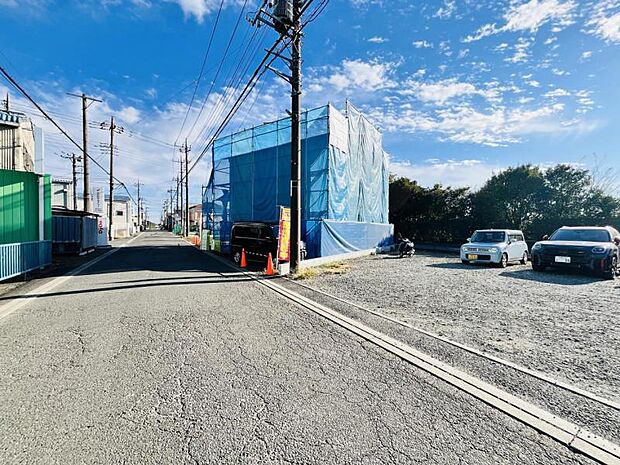 【前面道路を含む現地外観】