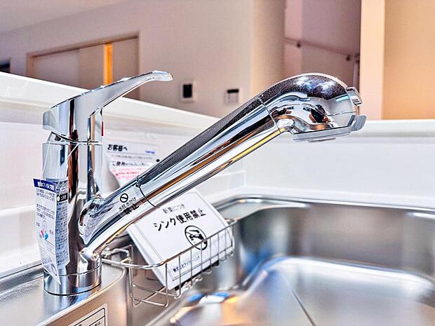 【浄水器一体型水栓】浄水器付きでいつでもおいしい水をいつでも手軽に使えます。飲み水やお料理にも安心ですね