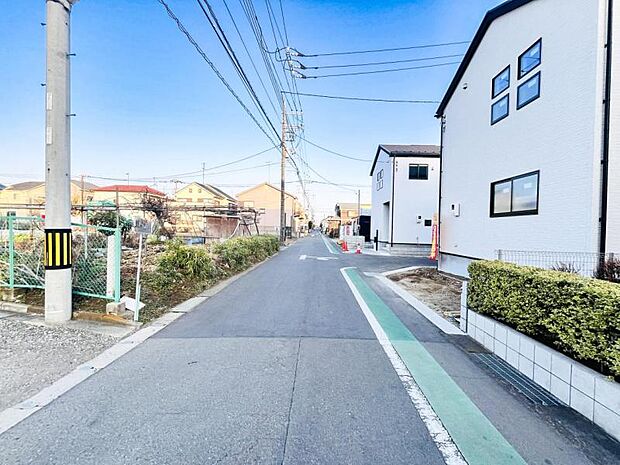 【前面道路を含む現地外観】