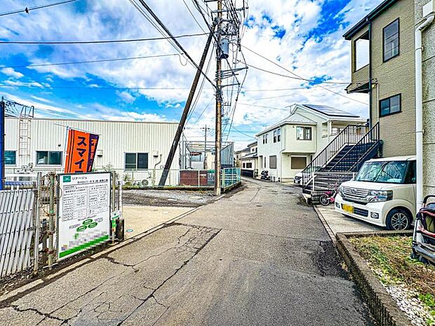 【前面道路を含む現地外観】