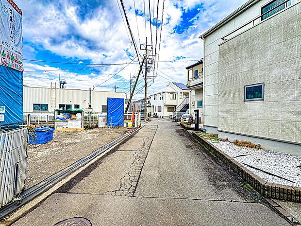 【前面道路を含む現地外観】