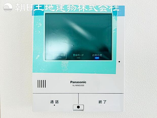 【モニター付きインターフォン】来訪者を映像で確認するシンプルな設備ながらセキュリティ効果はマル。最近は録画機能があるタイプも増え、留守中の訪問者も確認できます！