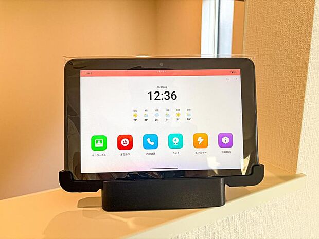 【モニター付きインターフォン】来訪者を映像で確認するシンプルな設備ながらセキュリティ効果はマル。最近は録画機能があるタイプも増え、留守中の訪問者も確認できます!