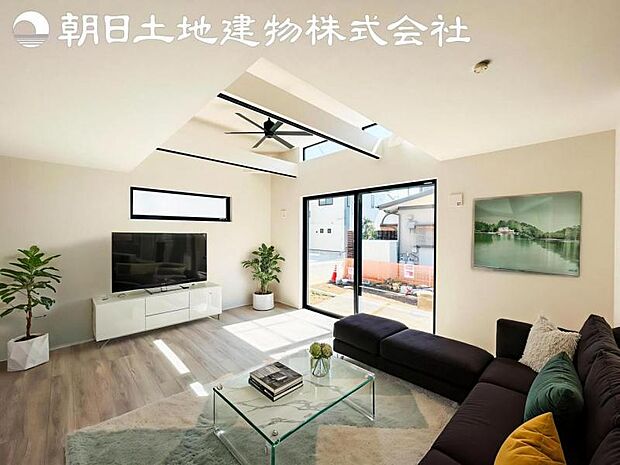 【リビング】開口部からたくさんの採光が望める快適空間となりご家族が集まりやすいリビングです。※家具等はCG合成です。