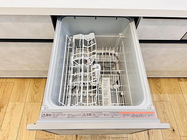 【ビルトイン食洗機】洗浄から乾燥までボタン一つで完結する食洗機付き。大変な洗い物がぐっと短く済みます！