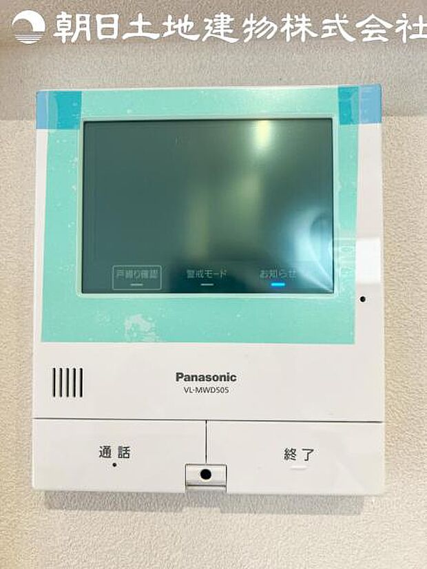 【モニター付きインターフォン】来訪者を映像で確認するシンプルな設備ながらセキュリティ効果はマル。最近は録画機能があるタイプも増え、留守中の訪問者も確認できます!