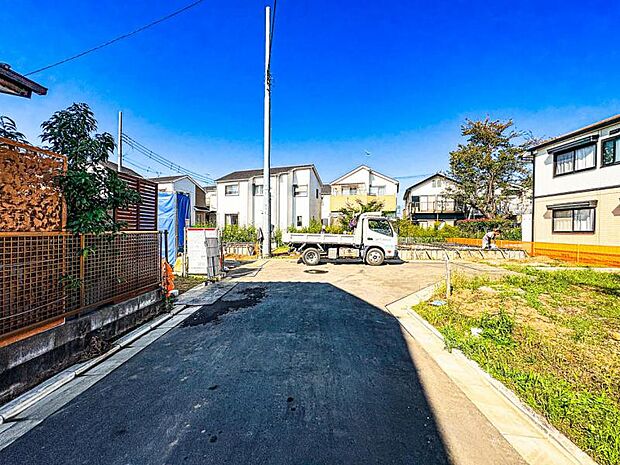 【前面道路を含む現地外観】