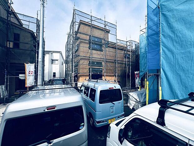 【前面道路を含む現地外観】