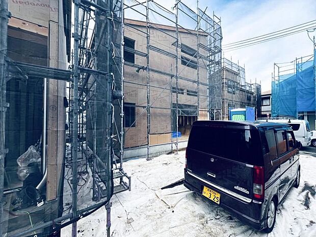 【前面道路を含む現地外観】