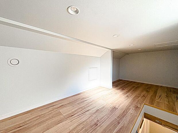 【あったら嬉しい小屋裏収納】キャンプ用品やサーフィン道具もしまえる多趣味なご家族に嬉しい屋根裏収納