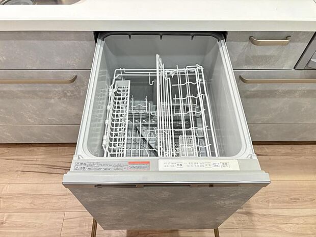 【ビルトイン食洗機】洗浄から乾燥までボタン一つで完結する食洗機付き。大変な洗い物がぐっと短く済みます!