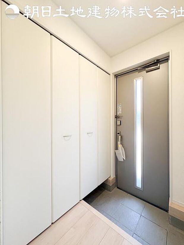 【玄関】玄関スペースもゆとりある空間を確保です。