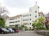 周辺：【海老名市立海老名中学校】1100ｍ　校舎と校庭が道路で分かれています。校庭から部活動や体育の授業時には元気な声がこだましています。