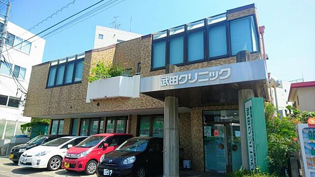【武田クリニック】　1590ｍ　伊勢原駅から徒歩10で分です。全体的に明るく落ち着いた雰囲気です。