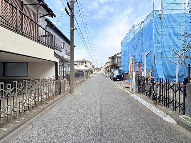 【前面道路を含む現地外観】