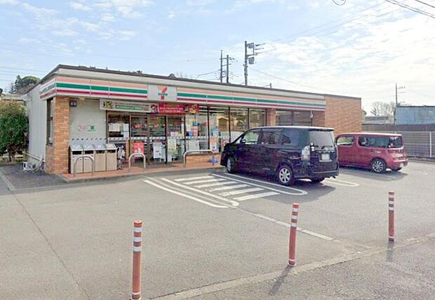 【セブンイレブン　綾瀬早川虚空藏橋店】　1240ｍ　オーナーの女性の方が気さくで大きな声で挨拶してくれます。夜勤の女性も丁寧な口調で、良い印象があるお店です。
