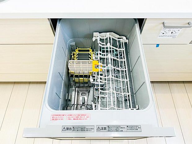 【ビルトイン食洗機】洗浄から乾燥までボタン一つで完結する食洗機付き。大変な洗い物がぐっと短く済みます！