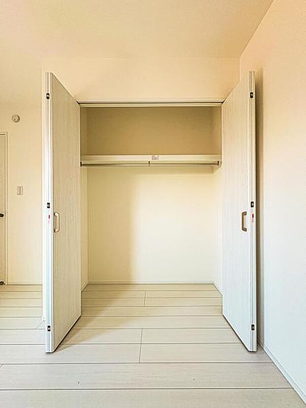 【便利な各居室収納】全居室に収納付き、共用スペース収納もあり、すっきり片づけて広く使えます♪