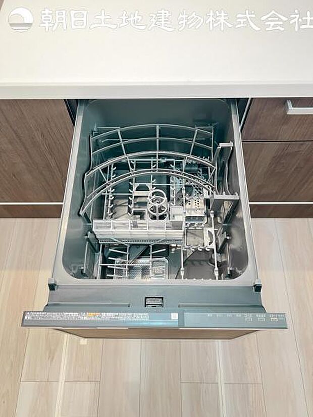 【ビルトイン食洗機】洗浄から乾燥までボタン一つで完結する食洗機付き。大変な洗い物がぐっと短く済みます！