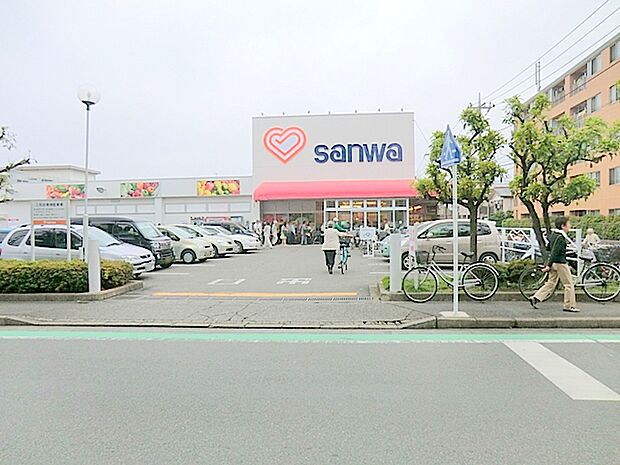 【スーパー三和　相模台店】　800ｍ　住宅街の中にあり静かです。駐車場もあります。品数も豊富です。