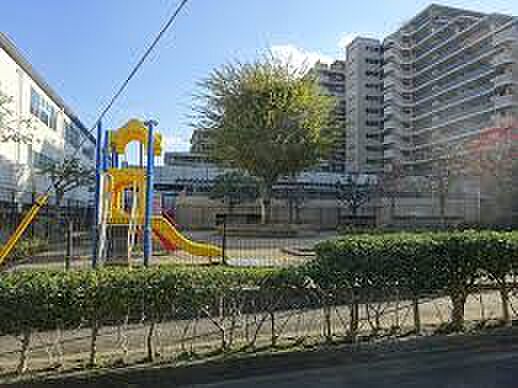 【相武台けやき公園】240m 公園の真ん中に大きなけやきの木が入った花壇がある公園です。