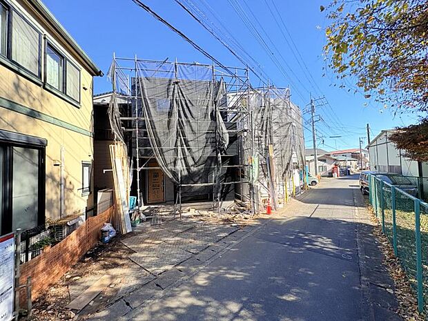 【前面道路を含む現地外観】